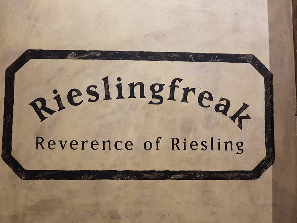 Rieslingfreak conté pastel logo detail